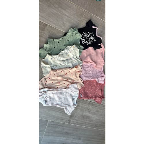Lot of Newborn girl clothes (0-3mo)