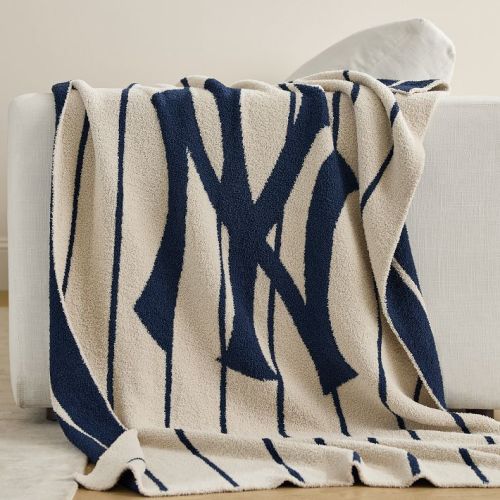 MLB™New York Yankees™ Fuzzy Throw