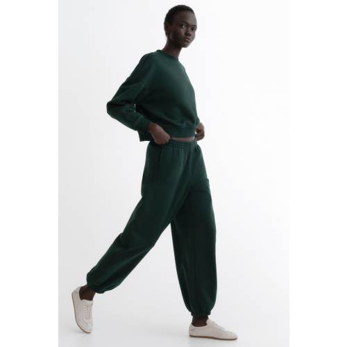 2-PIECE SWEATSHIRT AND JOGGERS SET