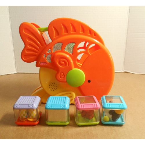 Fisher Price Peek a Boo Blocks Tumbling Sounds Goldfish with 3 Blocks Works
