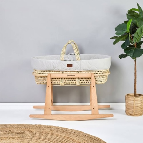THE LITTLE GREEN SHEEP Natural Moses Basket and Rocking Stand Bundle - Quilted Dove