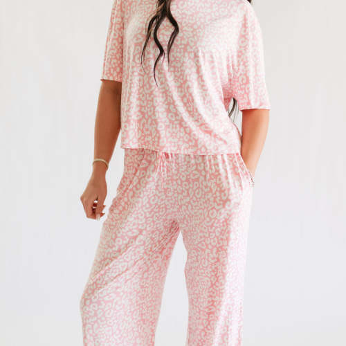 Women's T-Shirt and Pants Set in Pink Leopard