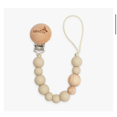 Ninni Co. Toffee Brown Pacifier Clip