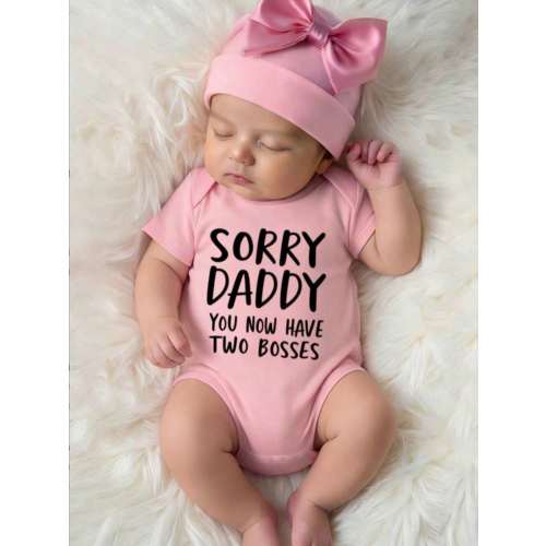 Baby Girl Newborn Cute Pink "SORRY DADDY YOU NOW HAVE TWO BOSSES" Graphic Print Short Sleeve Bodysuit, Adorable Newborn Clothing, Infant Outfit, Spring/Summer, Comfortable Casual Wear, Baby Girl Apparel, Outdoor, Photography, Indoor, Holiday, Gift, Bohemi