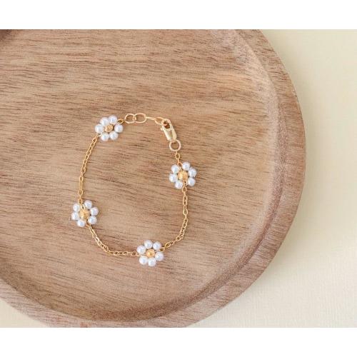 Pearl flower chain bracelet, baby chain bracelet, daisy chain bracelet,gold filled flower bracelet, pearl bracelet, baby girl flower jewelry