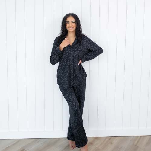 Long-Sleeved Women's Pajama Set in Midnight Leopard