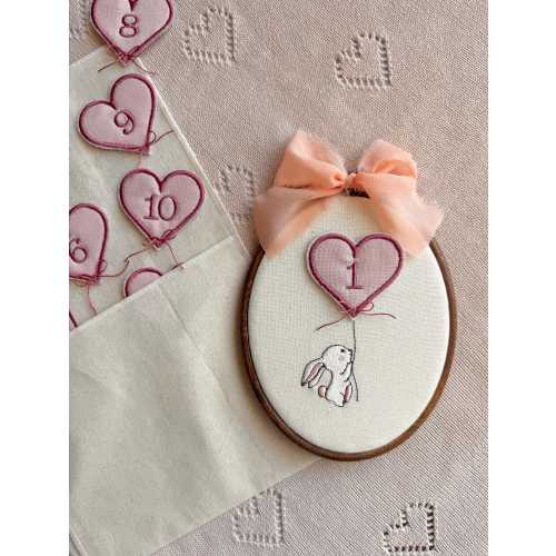 Baby milestone hoop with embroidered bunny and monthly 1-12 appliqué ballon, personalised newborn photo prop gift