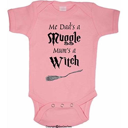 BeeGeeTees Me Dad's A Mug Mum's A Witch Funny Baby Cute Wizard Bodysuit