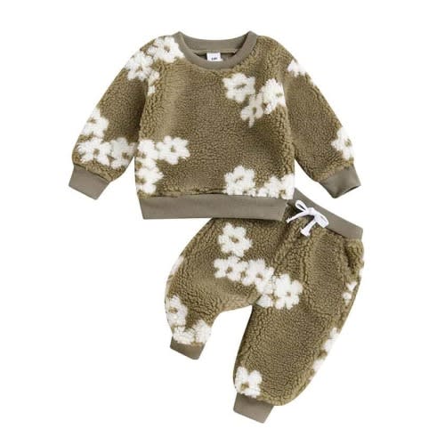 Little Girl Long Sleeve Floral Fuzzy 2-Piece Outfit Set – The Trendy Toddlers