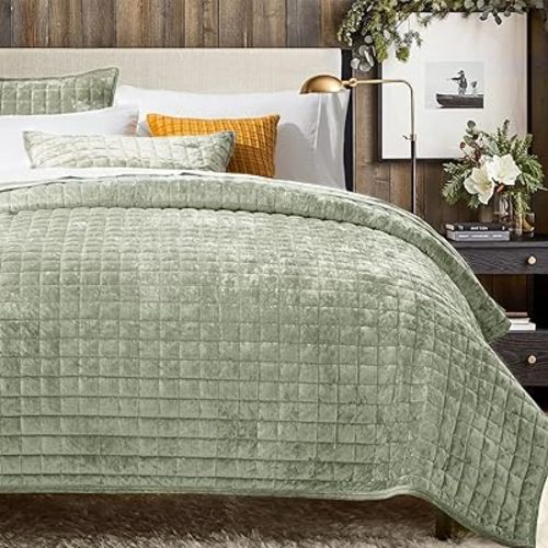 RECYCO Luxury Velvet Quilt Set King Size Bedding Sets, Ultra Soft Velvet Comforter Set, Lightweight Channel Box Stitch Oversized Bedspread Coverlet for All Season, with 2 Shams, Sage Green