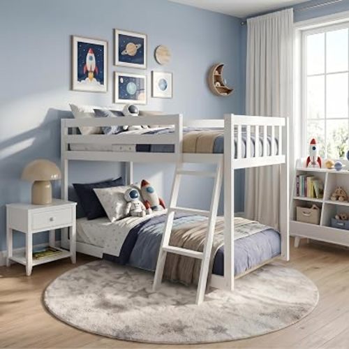 Max & Lily Fundamental Twin Low Bunk Bed, Kids Solid Wood Modern Bed Frame with Strong Wooden Slats, Non-Toxic Finishes, High Weight Capacity, White