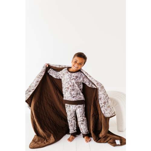 The Lord of the Rings™ Hobbiton™ Toile Quilted Oversized Blanket