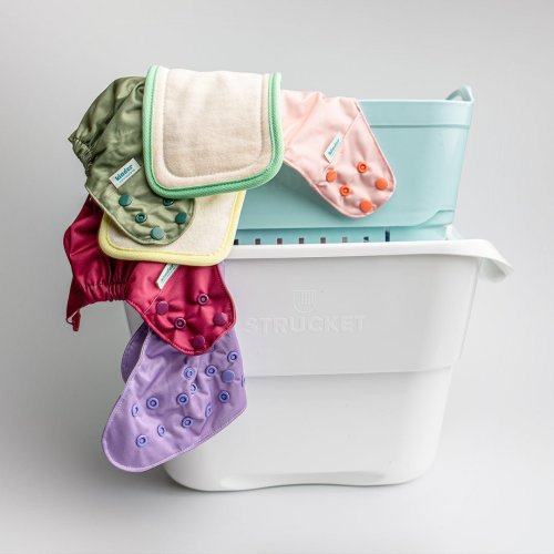 Strucket Interlocking Strainer Bucket with Plug