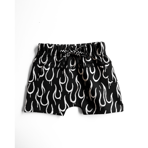 Relaxed Fit Shorts in Fuego