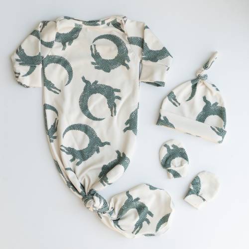 Crocodile Newborn Knotted Gown Set: Organic Baby Clothes with Hat & Mittens