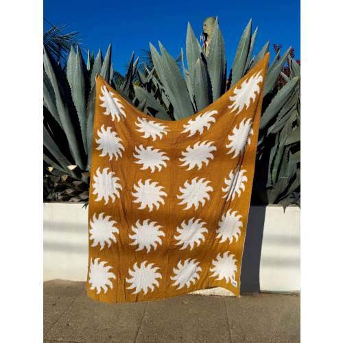 Sun Plush Throw - Buckhorn Brown