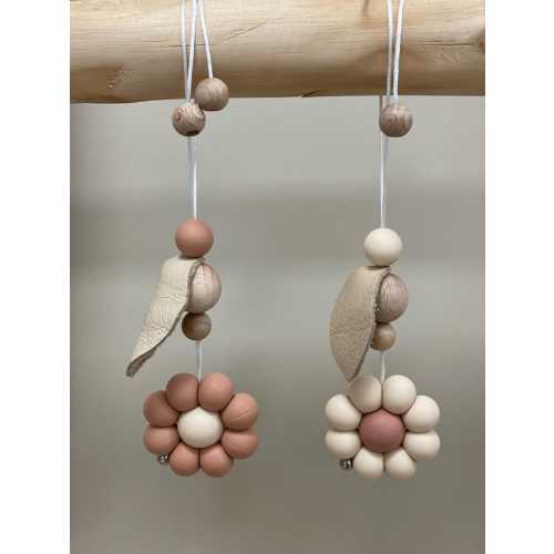 Maxi Cosi / Stroller Pendant – Handmade & minimalist – Sustainable made from beechwood and silicone, baby gift
