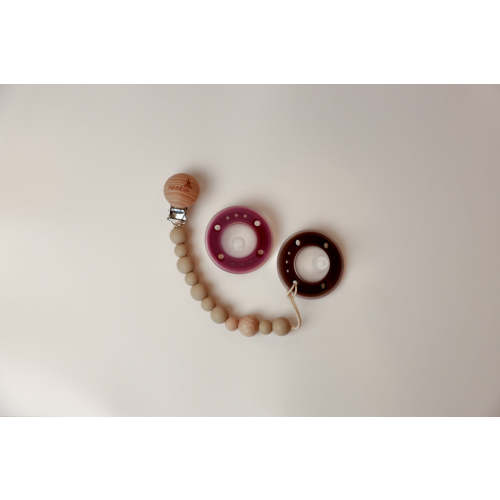 Gift Set | Ninni Co. 2 pacifiers & beaded wooden clip