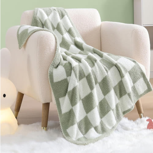 WRENSONGE Checkered Throw Blanket, Sage GreenSoft Cozy Fluffy Warm Hand Made Throw Blankets for Couch, Sofa, Chair, Bed, Camping, Picnic, Travel Lightweight Bed Blanket - 30"*40"