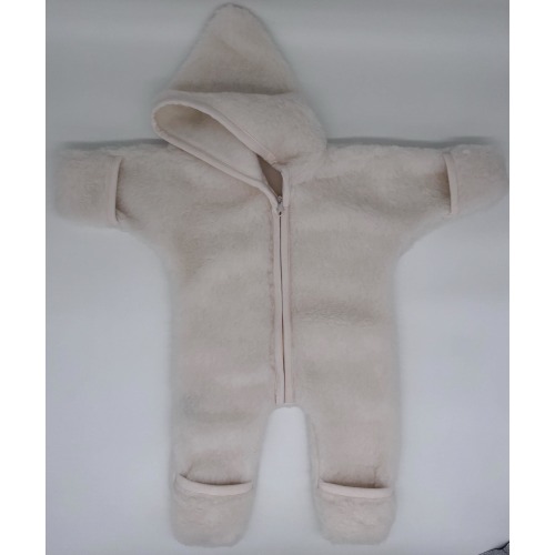 Walk-in overall made from 100% European merino wool. Lambswool fleece in a teddy bear style.