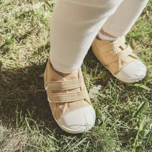 Calder First Kicks in Taupe – Robeez