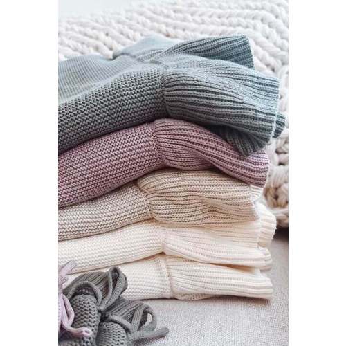 Knit Blanket With Ruffle