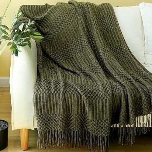 Blagic Knitted Throw Blanket for Couch, Bed and Sofa. Super Soft Blanket with Tassels, Dark Green Throw Blanket, 50 x 60 Inches Lightweight & Cosy Home Decor
