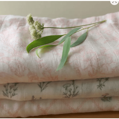 aden + anais
Silky Soft French Swaddle Blanket, Pack of 3