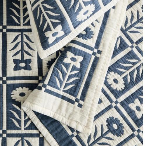 Organic Cotton Jacquard Floral Quilt Set in Glacier Blue