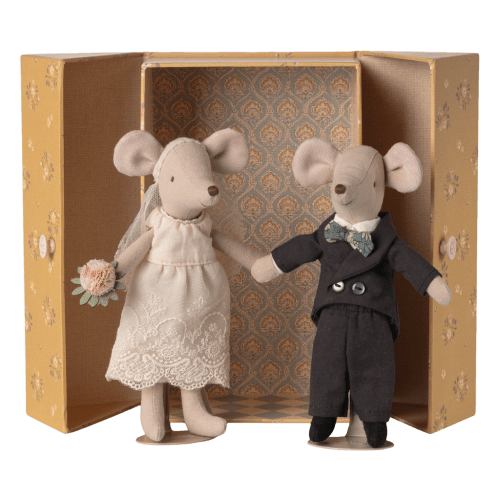 Wedding mice couple in box, Mum and dad