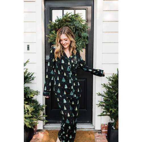 Long-Sleeved Women's Pajama Set in Twinkle Tree