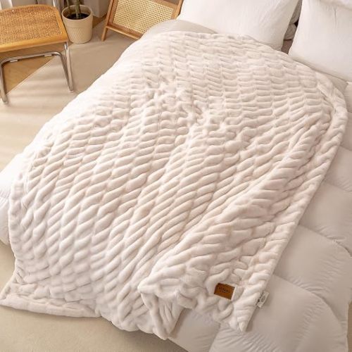YUSOKI 1000GSM Bubble Faux Rabbit Fur Throw Blanket, Bright Cream, 50"x60"
