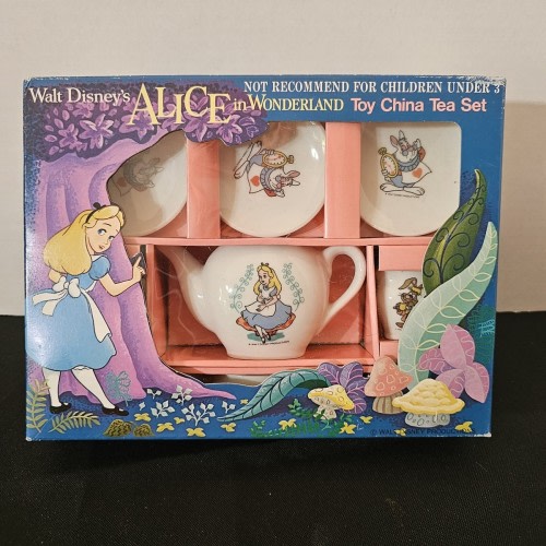 Rare old WALT DISNEY'S ALICE IN WONDERLAND toy china tea set made in Japan.