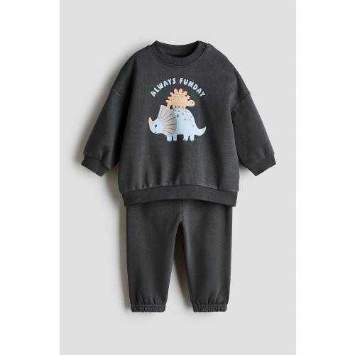 2-PIECE PRINTED SWEATSHIRT AND JOGGERS SET