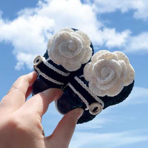 Luxury-Inspired Crochet Baby Shoes, Black & White Baby Booties with Camellia Flower, Baby Shower Gift, Newborn Girl Shoes, Infant Photo Prop