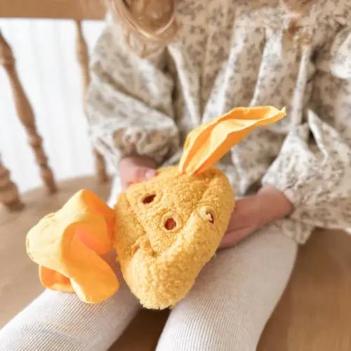 BUSY CHEESE
pull + stuff https://littlelambkind.com/