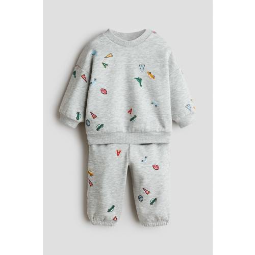 2-PIECE PRINTED SWEATSHIRT AND JOGGERS SET