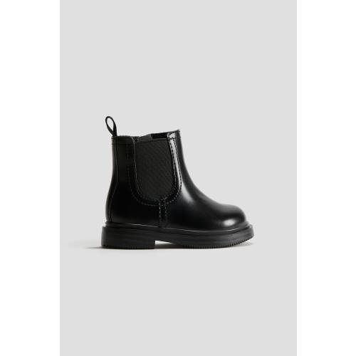 CHELSEA BOOTS