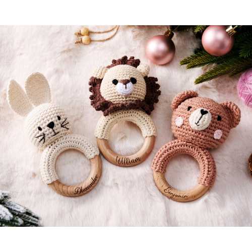 Crochet Lion Baby Rattle, Engraved Wooden Animal Toy, Personalized Name Rattle for Baptism, Baby Shower Gift or First Christmas Celebration