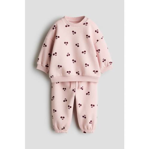 2-PIECE PRINTED SWEATSHIRT AND JOGGERS SET