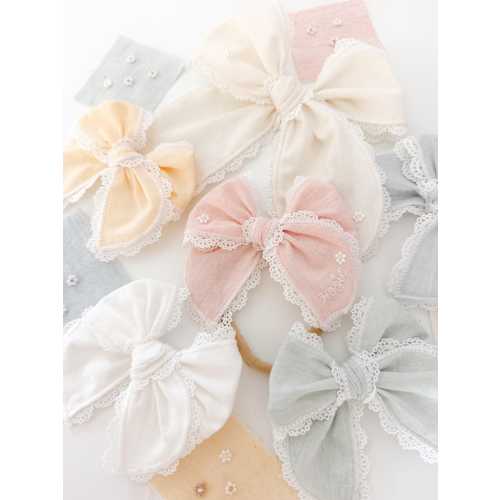 Beaded daisy name bows - name announcement bow - lace trim bows - summer bows - pastel bows - fable bow - trendy bow - girl bow - baby bow