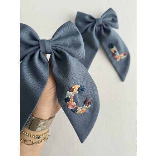 Personalized Initial Embroidered Hair Bow Clip: Linen Fabric, Cotton Yarn