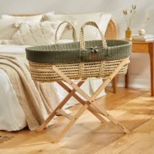 THE LITTLE GREEN SHEEP Knitted Moses Basket and Static Stand Bundle - Juniper