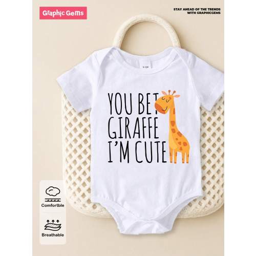 SHEIN Playful Pals Baby Boy Casual Cute Minimalist Cartoon Giraffe & Slogan Print Short Sleeve Bodysuit, Summer Novelty Print Bodysuit