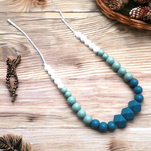 Silicone nursing necklace in green and white tones