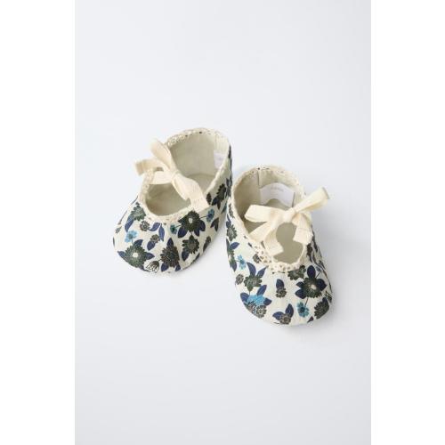 BALLET FLATS WITH BOW AND FLOWERS - Off White | ZARA United States