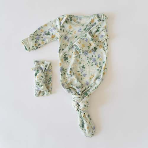 Sleeper and Bow in Secret Garden