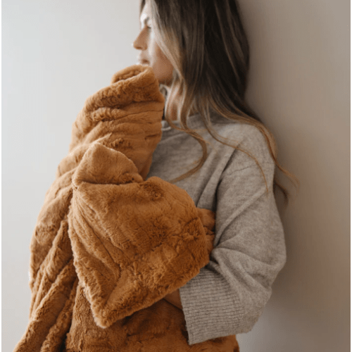 Saranoni Faux Fur Throw Blanket – Soft & Stylish Design