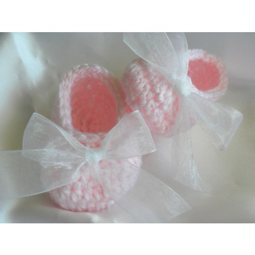 Crochet Baby Booties, Newborn to three month old, Christening shoes, pink Slipper Booties with White sheer Ribbon, Photo Prop, baptism