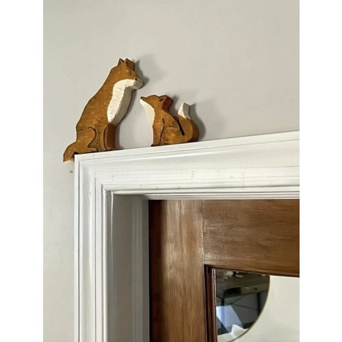 Mama and Baby Fox Wooden Door Frame Topper, Cute Fox Mother and Son Sculpture, Rustic Woodland Home Decor, Wooden Animal Wall Art Set